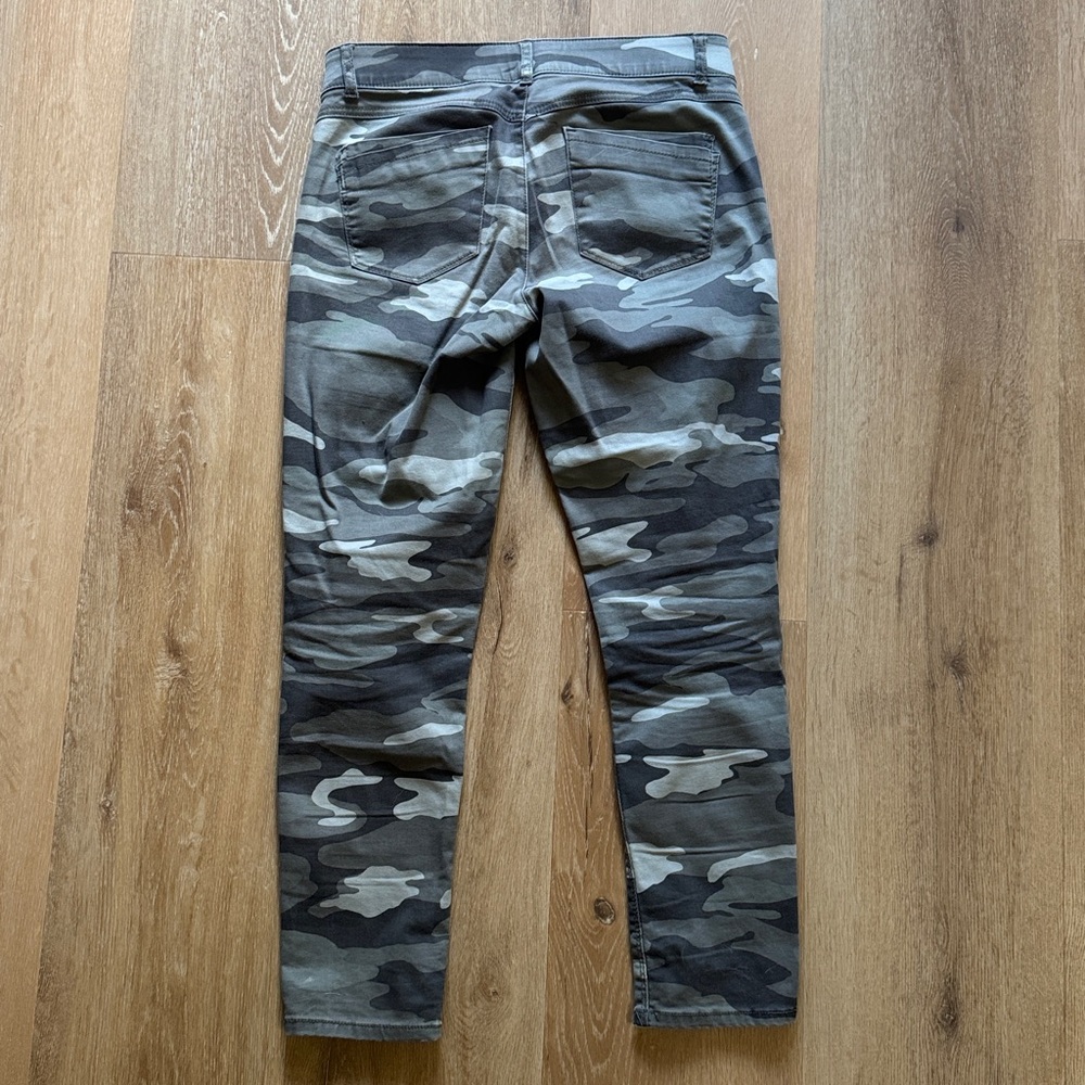 Democracy gray camo skinny crop jean. 27” inseam. Size 6. Ab technology. - Picture 8 of 8